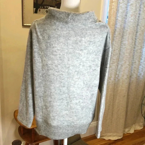 Trisha Tyler gray pullover sweater. Small pocket on front left. Size S - Picture 6 of 11